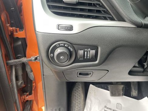 Used 2015 Jeep Cherokee Trailhawk AWD/4WD image 21