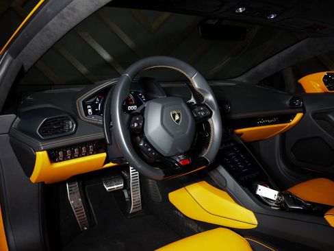 Used 2020 Lamborghini Huracan EVO image 40