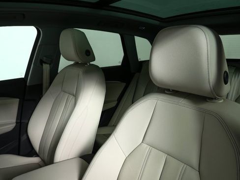 Certified 2025 Audi Q5 Premium w/ Convenience Package image 5