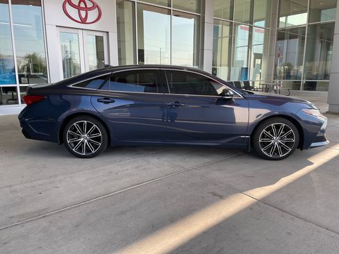 Used 2019 Toyota Avalon Touring w/ Advanced Safety Package FWD image 2
