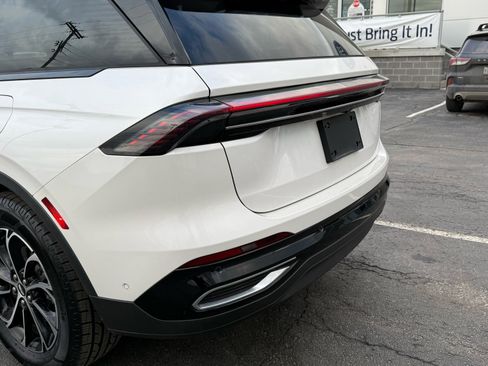 Used 2024 Lincoln Nautilus Premier w/ Equipment Group 102A image 12