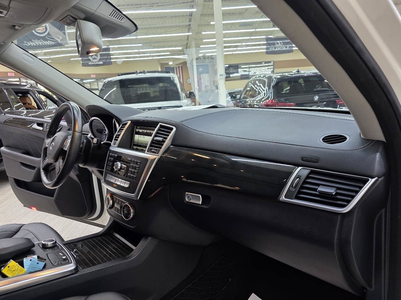 Used 2016 Mercedes-Benz GL 450 4MATIC w/ Premium I Package image 23