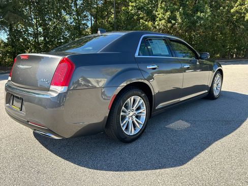 Used 2015 Chrysler 300 C image 3