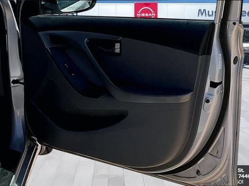 Used 2014 Hyundai Elantra SE FWD image 28