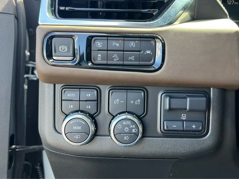 Used 2025 GMC Yukon Denali Ultimate AWD/4WD image 34