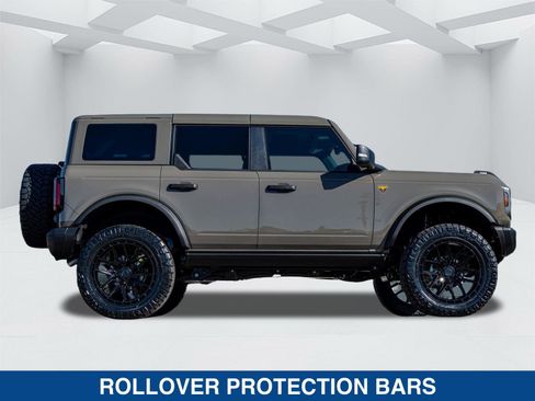 Used 2025 Ford Bronco Badlands AWD/4WD image 2