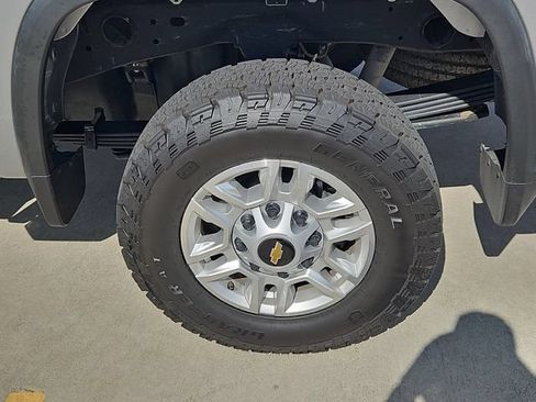 Used 2025 Chevrolet Silverado 2500 LT w/ Safety Package AWD/4WD image 8