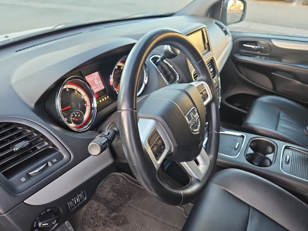 Used 2016 Dodge Grand Caravan R/T FWD image 8