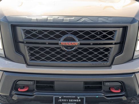 Used 2021 Nissan Titan PRO-4X w/ Pro-4x Convenience Package AWD/4WD image 9