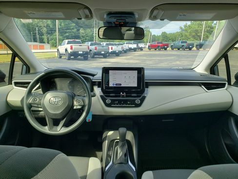 Used 2025 Toyota Corolla LE FWD image 30