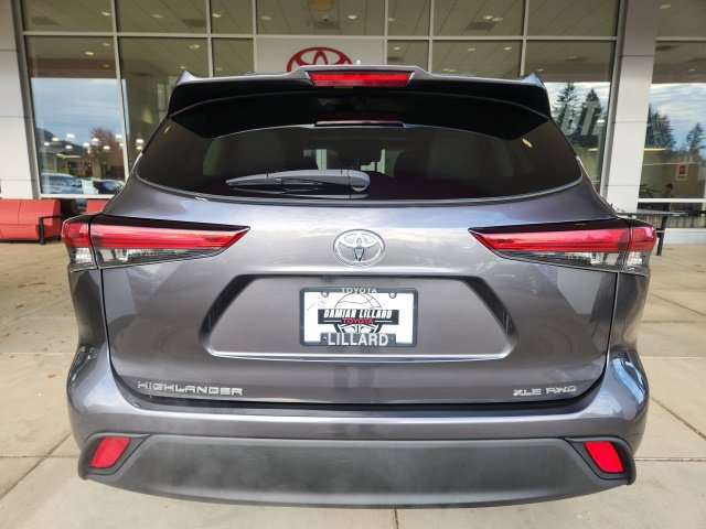 Used 2021 Toyota Highlander XLE AWD/4WD image 10
