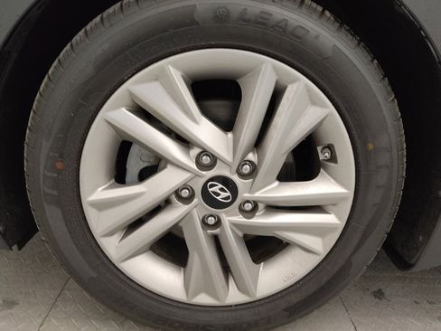 Used 2020 Hyundai Elantra SEL image 31