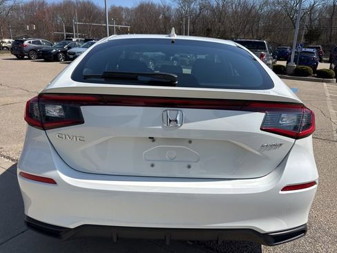 Used 2023 Honda Civic Sport image 3