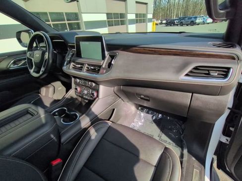 Used 2023 Chevrolet Suburban Premier w/ Advanced Technology Package image 30