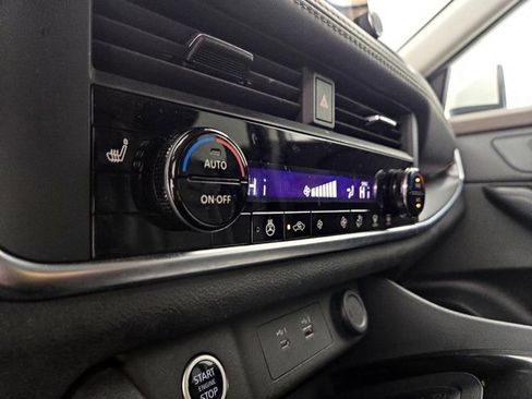 Used 2023 Nissan Rogue SV image 5