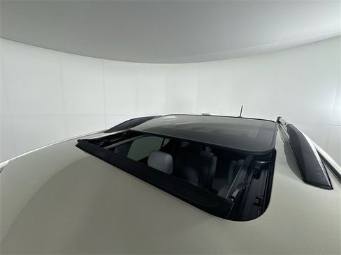 Used 2017 GMC Acadia SLT image 22