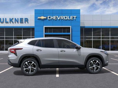 New 2025 Chevrolet Trax RS w/ Sunroof Package image 6