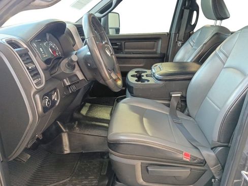 Used 2024 RAM 2500 Tradesman w/ Chrome Appearance Group AWD/4WD image 19
