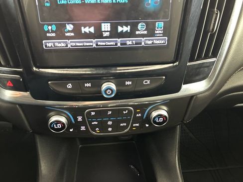 Used 2019 Chevrolet Traverse LT AWD/4WD image 14