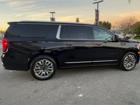 Used 2024 GMC Yukon XL Denali Ultimate image 9
