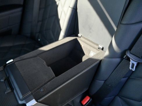 Used 2023 BMW 760i xDrive w/ Executive Package image 42