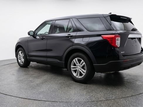 Used 2024 Ford Explorer XLT w/ Equipment Group 202A RWD image 6