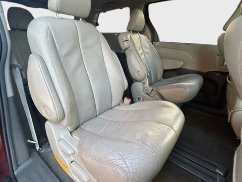 Used 2013 Toyota Sienna XLE image 13
