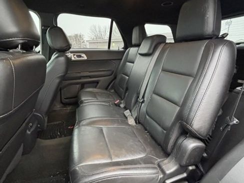 Used 2015 Ford Explorer XLT w/ Equipment Group 202B image 12