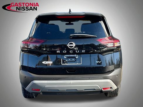 Used 2023 Nissan Rogue SV image 7