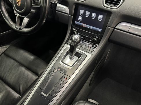 Used 2018 Porsche 718 Cayman RWD image 19