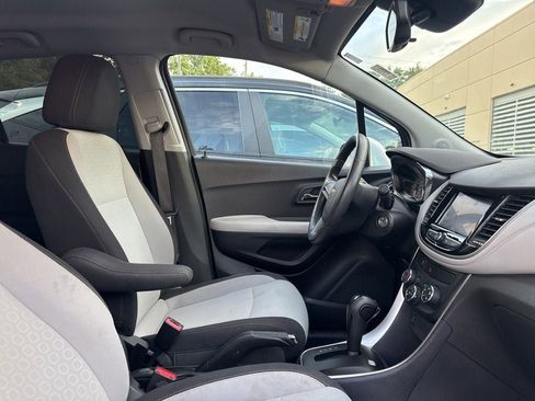 Used 2020 Chevrolet Trax LS FWD image 3