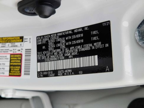 Used 2022 Toyota Highlander XLE image 27