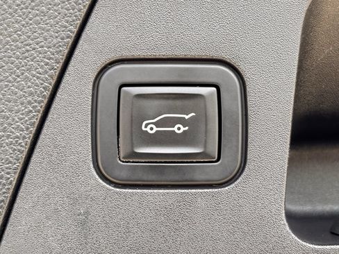 Used 2017 Buick Envision Essence w/ LPO, Hit The Road Package FWD image 28