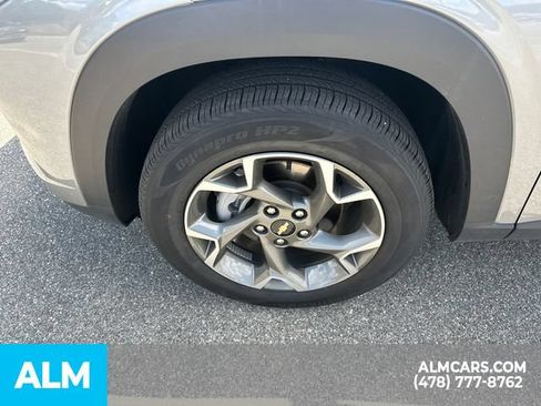Used 2025 Chevrolet Trax LT w/ LT Convenience Package FWD image 12