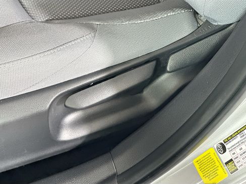 Used 2025 Toyota Corolla SE FWD image 13