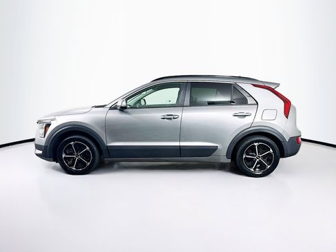 Used 2023 Kia Niro EX image 4