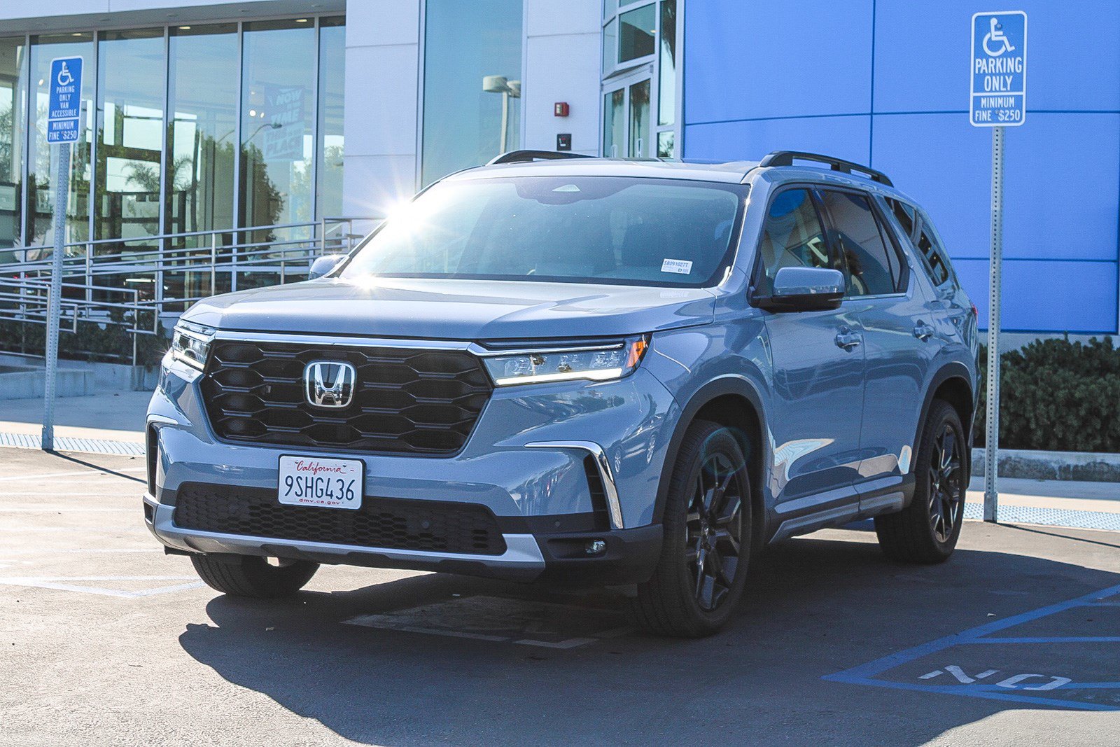 Used 2025 Honda Pilot Touring image 3