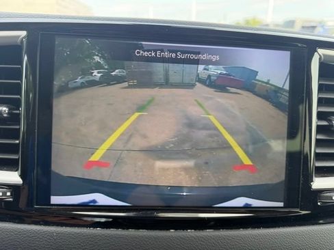 Used 2024 Chrysler Pacifica Touring-L FWD image 22