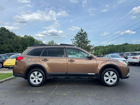 Used 2011 Subaru Outback 2.5i Premium AWD/4WD image 4