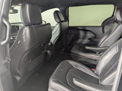 Used 2024 Chrysler Pacifica Limited FWD image 15