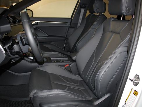 Certified 2025 Audi Q3 2.0T Premium w/ Convenience Package image 7