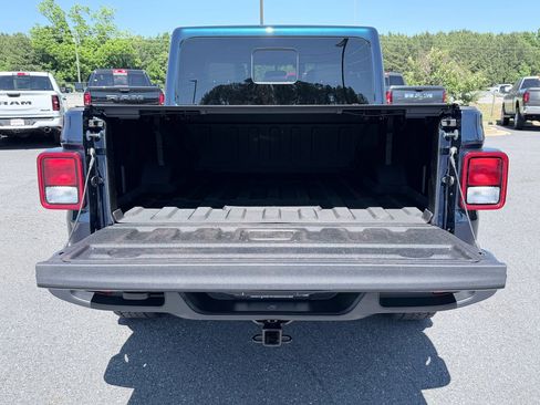 Used 2025 Jeep Gladiator Sport AWD/4WD image 9