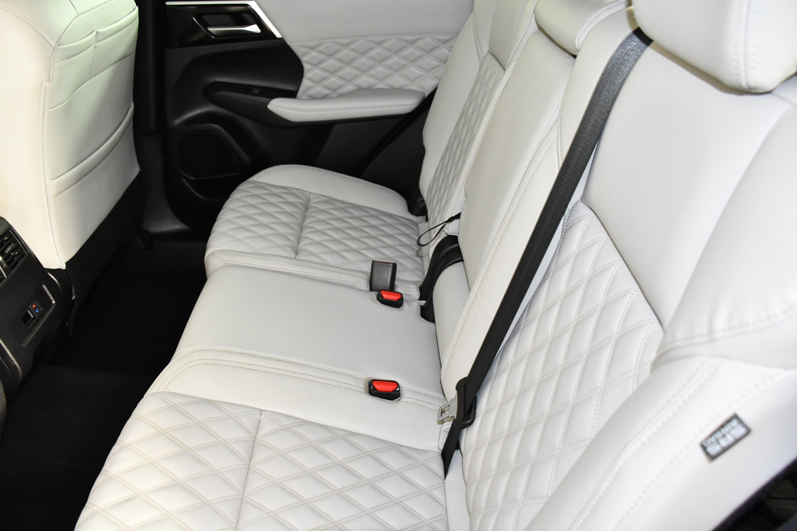 Used 2022 Mitsubishi Outlander SEL AWD/4WD image 46