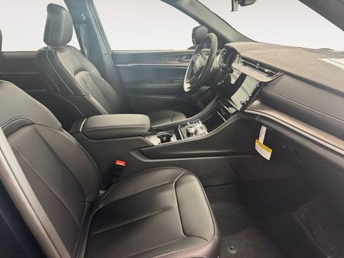New 2027 Jeep Grand Cherokee Limited AWD/4WD image 4