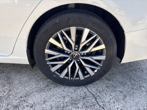 Used 2025 Nissan Altima 2.5 SV FWD image 30