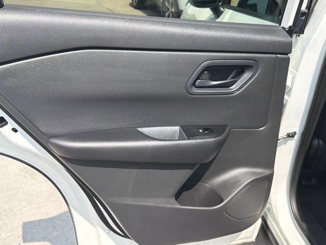 Used 2024 Nissan Rogue S FWD image 14