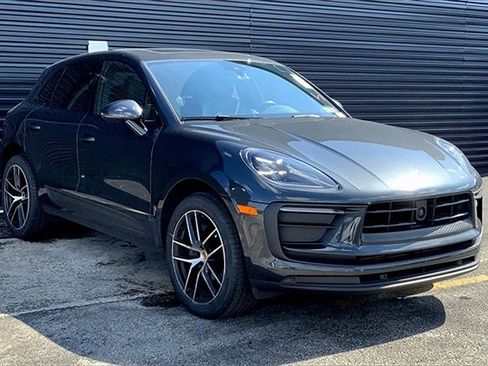 Used 2023 Porsche Macan image 12