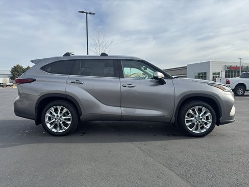 New 2026 Toyota Highlander Limited AWD/4WD image 2