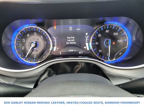 Used 2025 Chrysler Pacifica Limited image 33