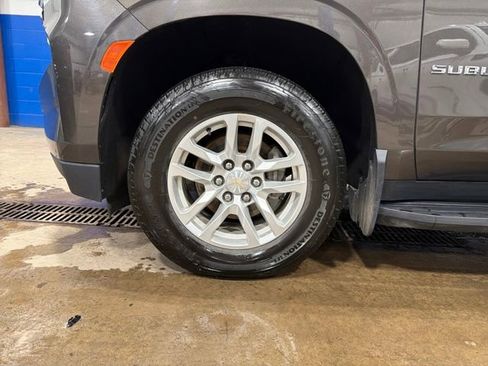 Used 2021 Chevrolet Suburban LS image 32